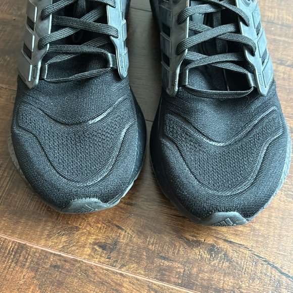 ADIDAS ORIGINALS // Ultraboost 22 Sneakers // US 8 (EU 40) - Picture 4 of 12